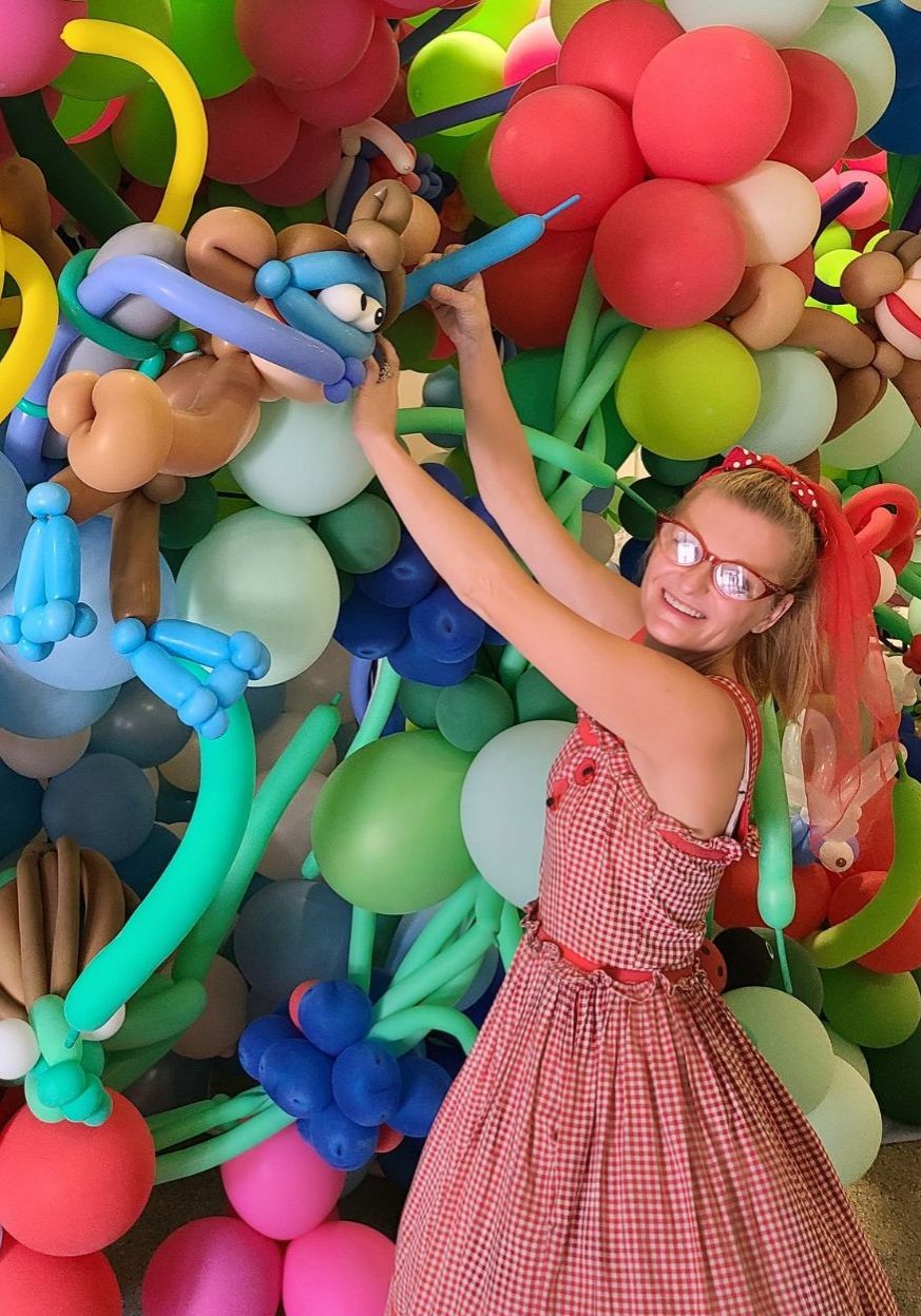 Penelope Fratelli Ballon Artist Headshot