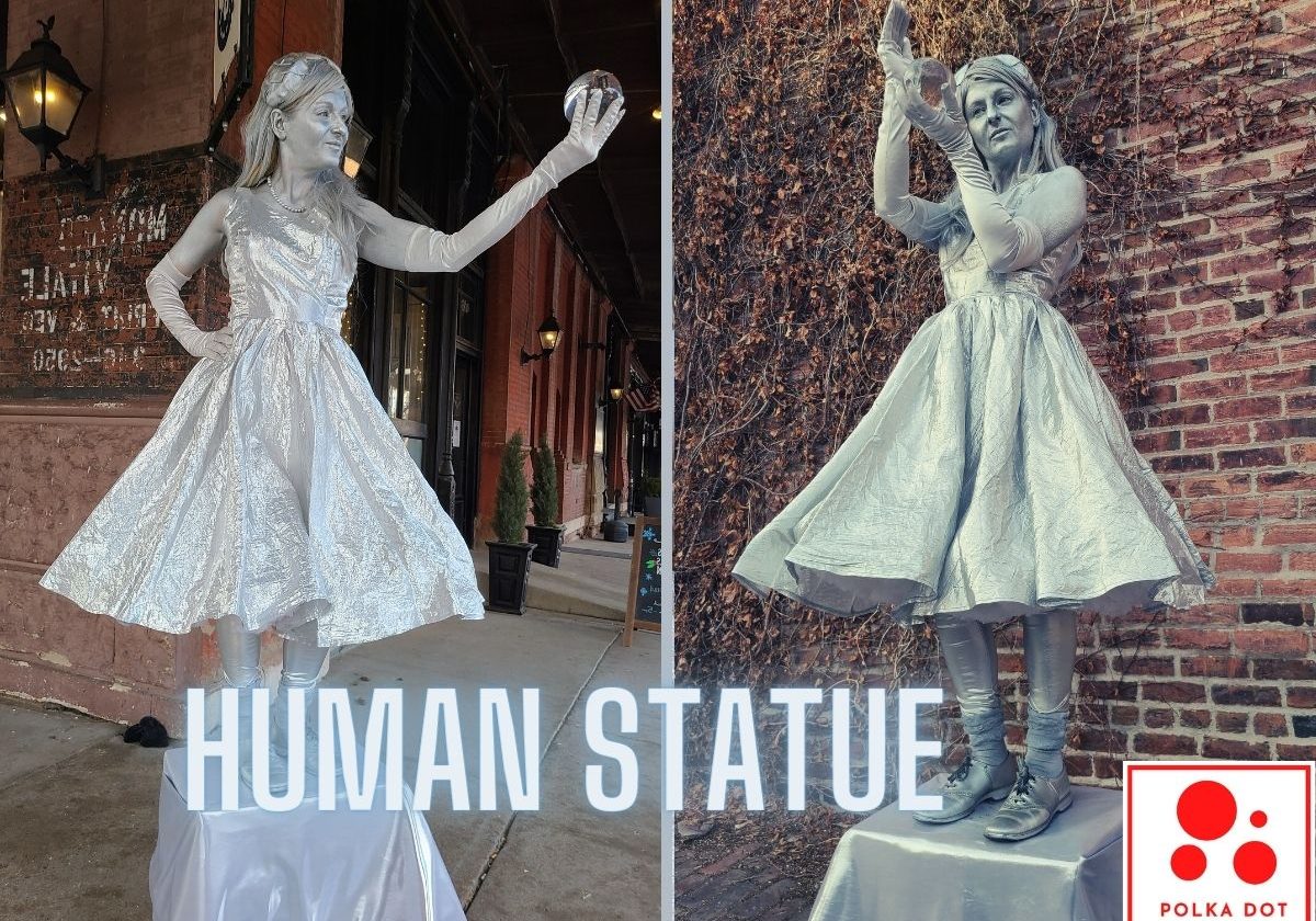 Human Statues delight visitors, especially when they come to life!
